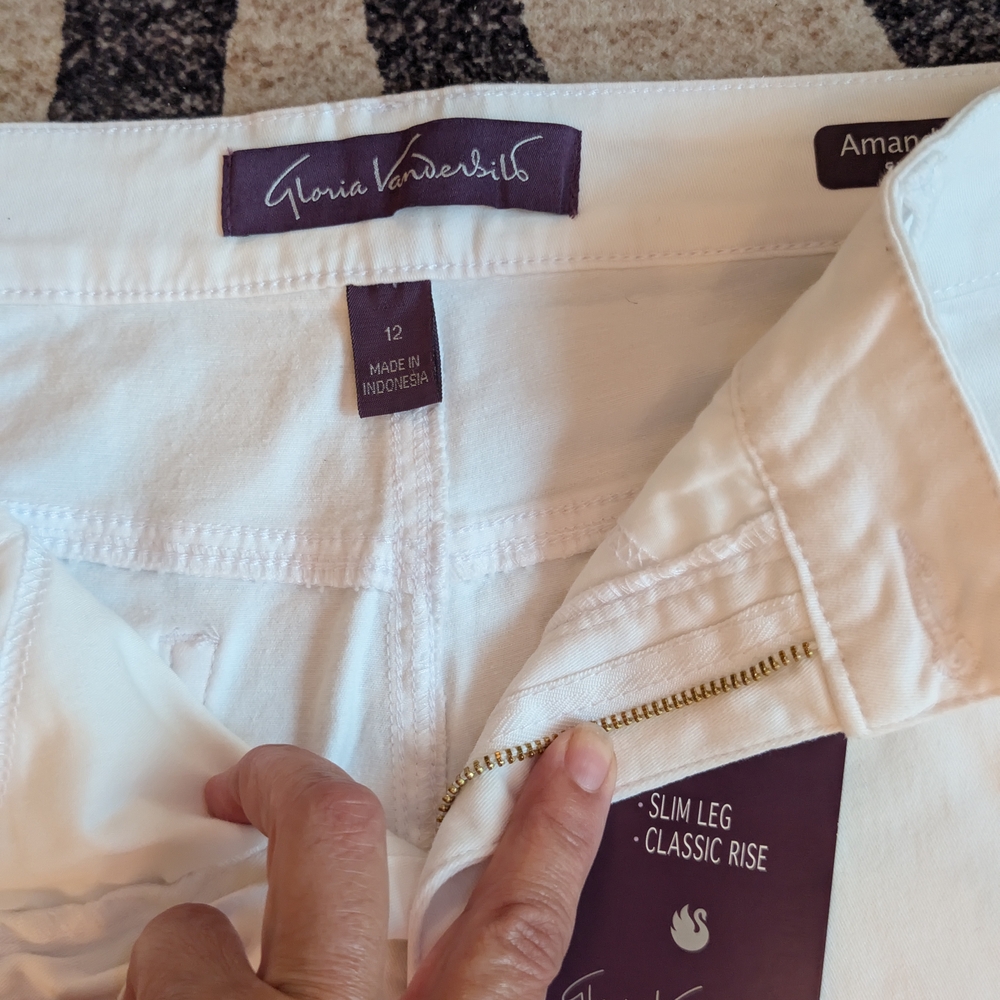 Gloria Vanderbilt Classic White Jeans - Picture 3 of 4